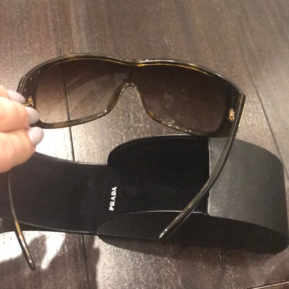 Sunglasses - Picture 6 of 7